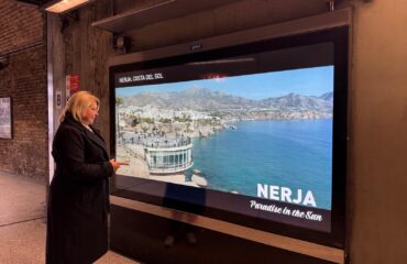 Nerja se promociona en la feria de turismo de Londres World Travel Market 2024 como el paraíso bajo el sol