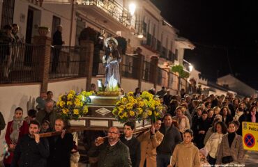 Maro celebra con devoción su procesión en honor a San Antón