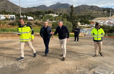 Las obras del aparcamiento a la entrada de Maro entran en recta final